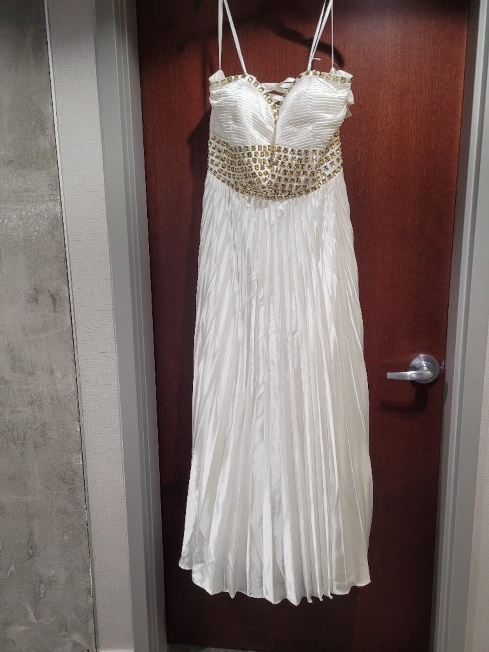 Aurora Prom 10024 Size 20 White Prom Dress